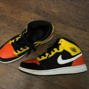 Nike kids air Jordan size 7y boys orange yellow 1